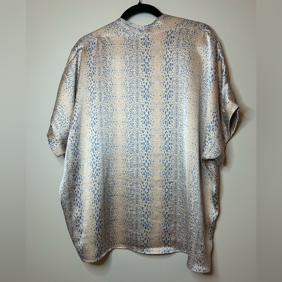JODIFL Cream and Blue Printed Top Size L - Picture 5 of 8